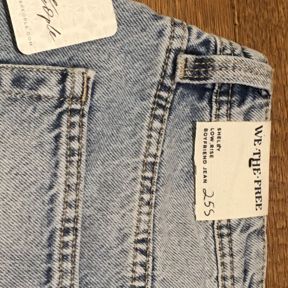 We The Free / Free People Shelby Low-Rise Boyfriend Jeans size 24 - Picture 7 of 7